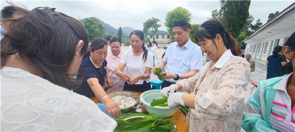 2023-6-21  貴州陽(yáng)光產(chǎn)權(quán)交易所開(kāi)展我們的節(jié)日·端午節(jié)主題實(shí)踐活動(dòng)暨鄉(xiāng)村振興調(diào)研活動(dòng)7.jpg