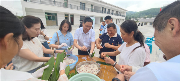 2023-6-21  貴州陽(yáng)光產(chǎn)權(quán)交易所開(kāi)展我們的節(jié)日·端午節(jié)主題實(shí)踐活動(dòng)暨鄉(xiāng)村振興調(diào)研活動(dòng)8.jpg