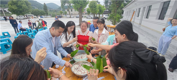 2023-6-21  貴州陽(yáng)光產(chǎn)權(quán)交易所開(kāi)展我們的節(jié)日·端午節(jié)主題實(shí)踐活動(dòng)暨鄉(xiāng)村振興調(diào)研活動(dòng)10.jpg