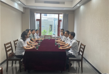 下沉基層深化業(yè)務(wù)  緊抓廉潔安全教育——貴州陽(yáng)光產(chǎn)權(quán)交易所領(lǐng)導(dǎo)到銅仁分所開(kāi)展調(diào)研工作