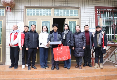 貴州陽光產(chǎn)權(quán)交易所領(lǐng)導(dǎo)班子赴幫扶村、聯(lián)系村開展春節(jié)前走訪慰問