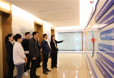 貴陽(yáng)產(chǎn)控集團(tuán)黨委委員、副總經(jīng)理唐建到貴州陽(yáng)光產(chǎn)權(quán)交易所調(diào)研座談