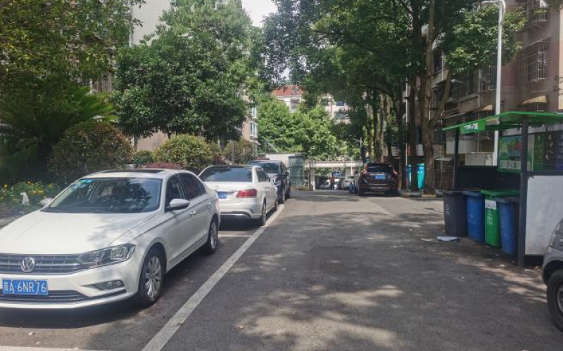 花溪區(qū)霞暉路靜暉街J-09號(hào)轉(zhuǎn)讓（持有方：貴州省機(jī)關(guān)事務(wù)管理局國(guó)有資產(chǎn)管理服務(wù)中心）